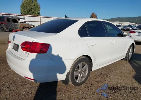 2012 Volkswagen Jetta 2.0L Tdi from USA, damaged, VIN 3VWLL7AJ8CM466035